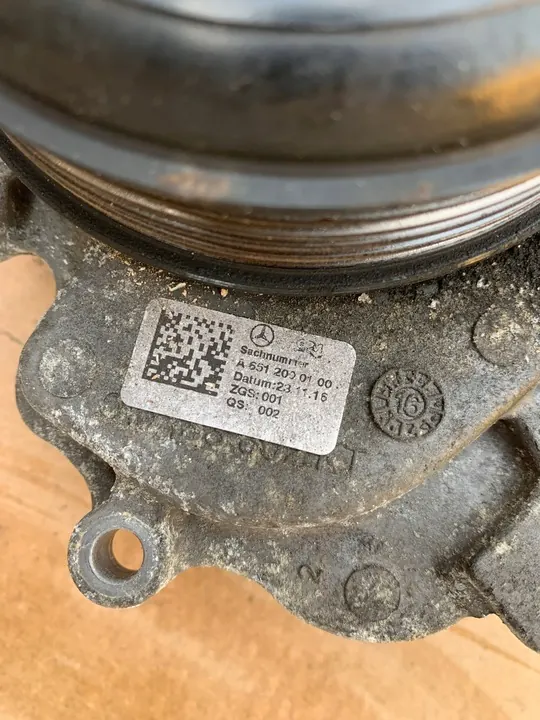 Mercedes Vattenpump 651 M651 A6512000100 image 2