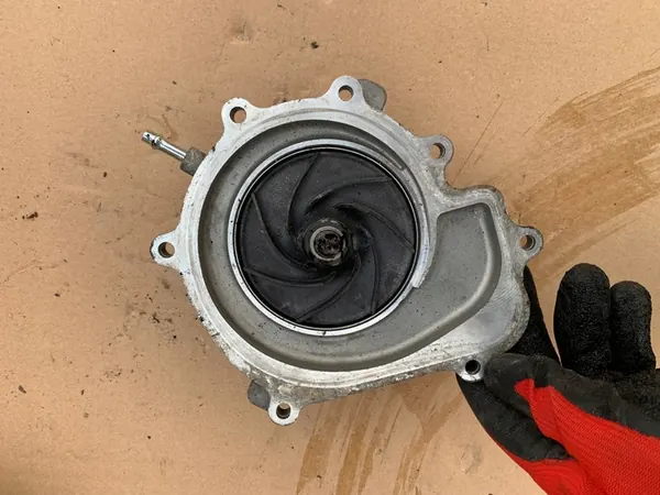 Mercedes Vattenpump 651 M651 A6512000100 image 3