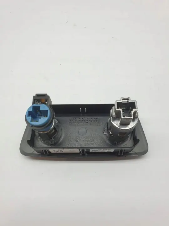 USB-poort OEM AP51866DX9004 voor Chrysler Pacifica image 3