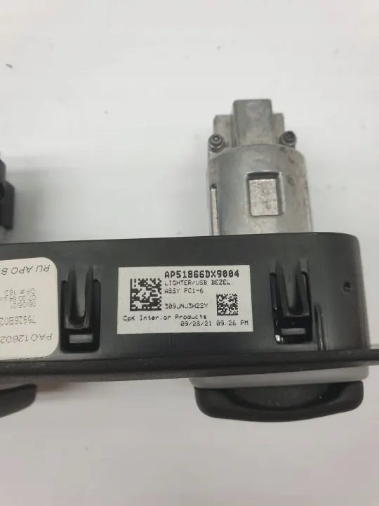 USB-poort OEM AP51866DX9004 voor Chrysler Pacifica image 5