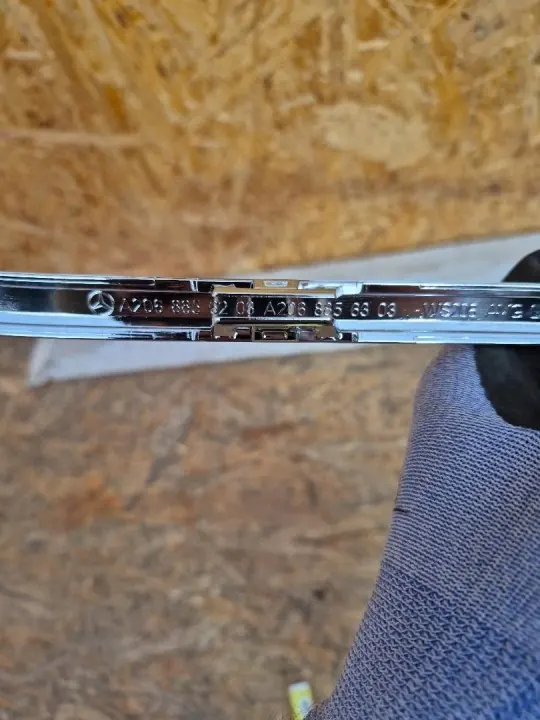Heckstoßstange Chromleiste OEM A2068856203 Mercedes image 3