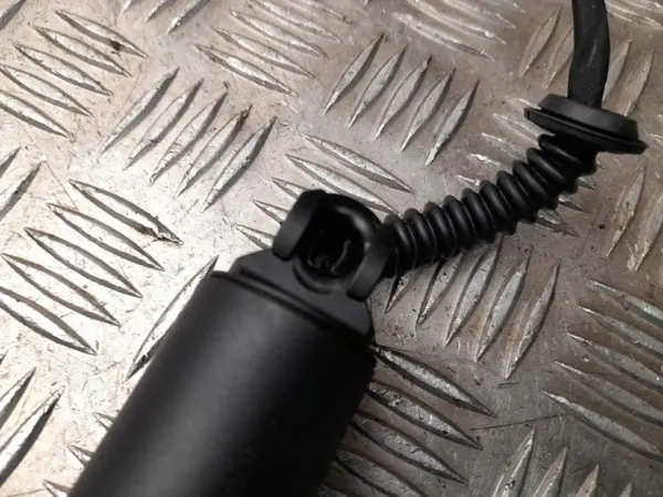 Tesla Model Y Gasfjäder OEM 1932025-99-D Begagnad image 3