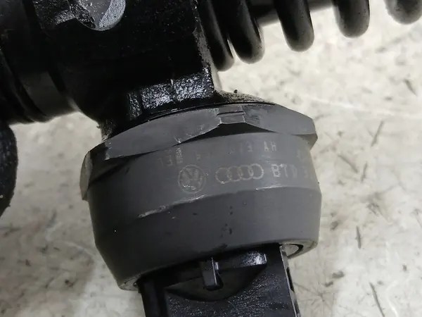 INJETOR VW PASSAT B5 1.9 TDI 038130073AH image 2