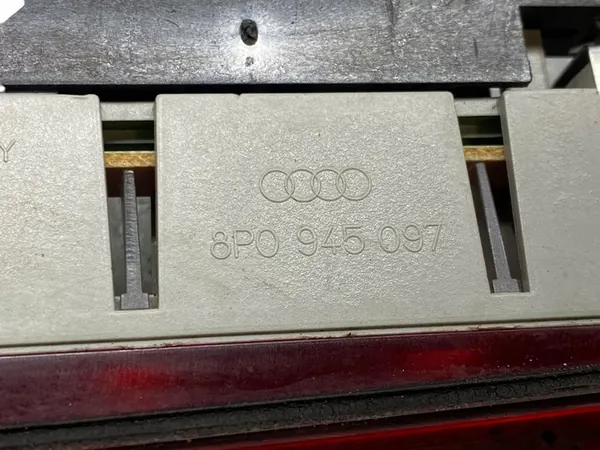 Audi A3 S3 8P Luz de Freno Tercera Hatchback 8P0945097 image 7