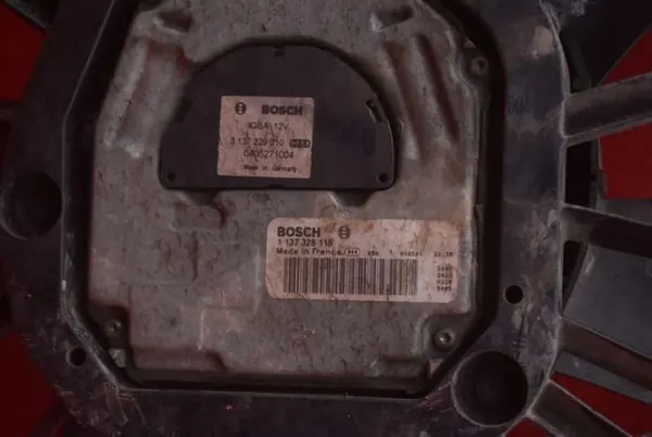 FLÄKT VOLVO XC90 2.4 D5 2002-2006 OEM 30680005 image 4