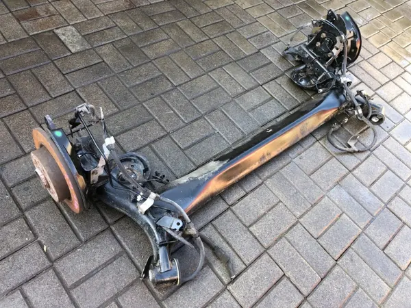 Poutre d'essieu arrière Nissan Qashqai II J11 OEM image 2