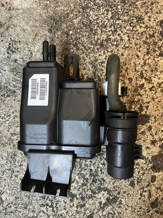 Chrysler Pacifica P52030368AD image 1