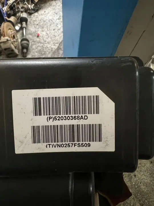 Chrysler Pacifica P52030368AD image 2