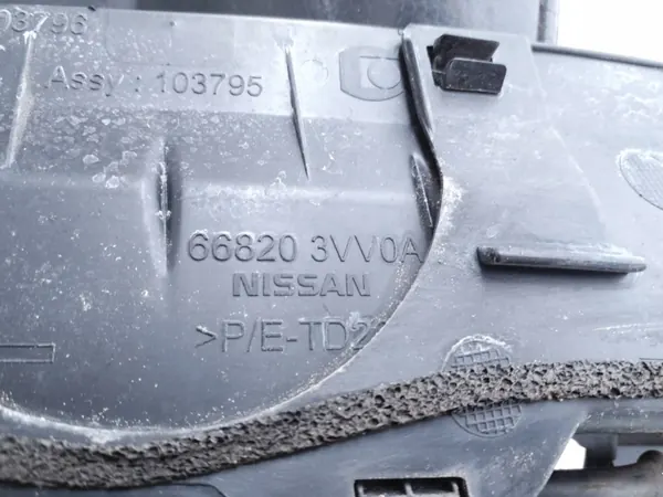 Begagnad plastisk vindrutslist OEM 66820-3VV0A image 3
