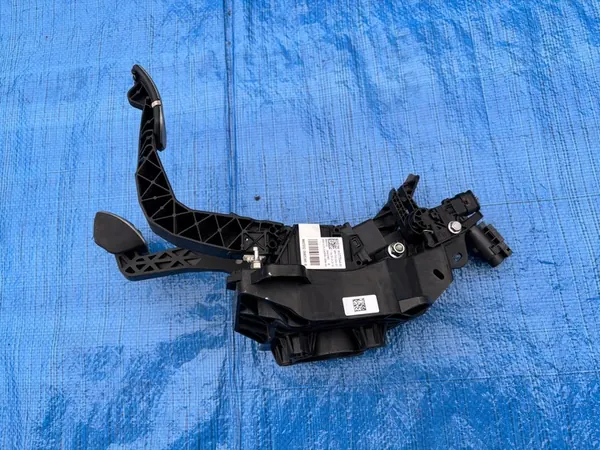 PEUGEOT 208 II GT LINE Elektrische Gas- en Rempedalen image 3