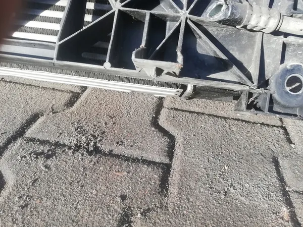 RADIADOR DE AGUA RENAULT MEGANE III 1.5 DCI 214100002R image 7