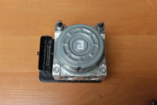 PEUGEOT 2008 ABS-pumppu OEM 9829337480 - Käytetty image 2