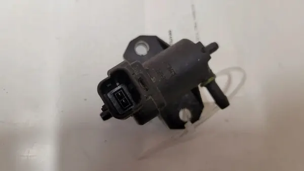 Électrovanne Volvo V50 OEM 8653909 - Occasion image 2