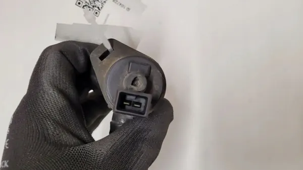 Électrovanne Volvo V50 OEM 8653909 - Occasion image 5