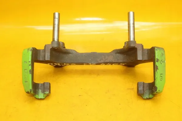 Soporte pinza freno delantero izquierdo OEM A8 D3 image 4