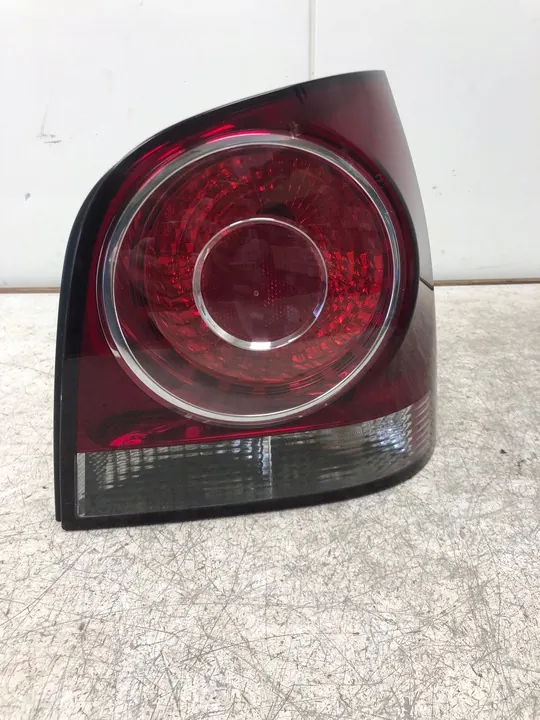 Luz trasera derecha VW Polo IV Lift 6Q6945095AB image 2