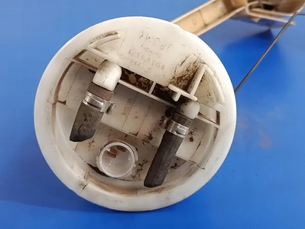 AUDI A4 B5 1.9TDI Capteur de Niveau de Carburant 8D0919673 image 2