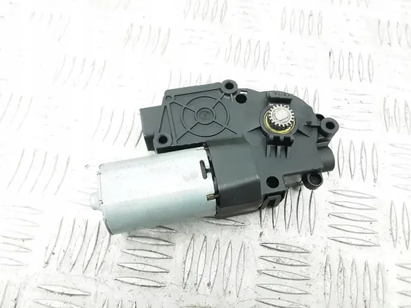 Volvo OE Schiebedachmotor 30799673 - Gebraucht image 2