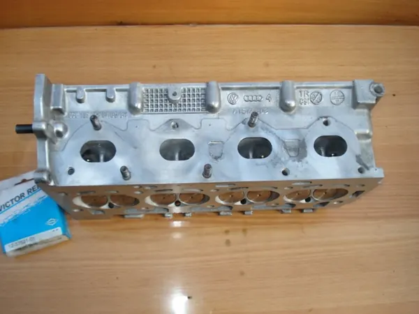 Cilinderkop VW GOLF V AUDI A3 1.4 TSI TFSI 03C103358F image 10