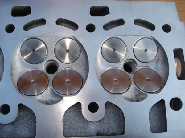 Cilinderkop VW GOLF V AUDI A3 1.4 TSI TFSI 03C103358F image 5