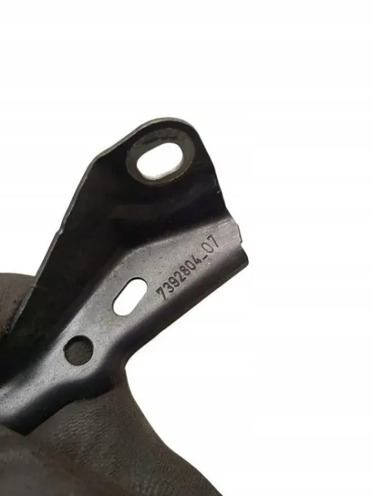 BMW X1 F48 Etu-Oikea Lokasuoja Kiinnike OEM 7392804 image 3