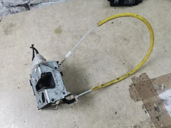 Fram Vänster Lås 8L1837015A Audi A3 8L image 2