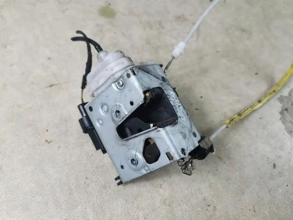 Fram Vänster Lås 8L1837015A Audi A3 8L image 3