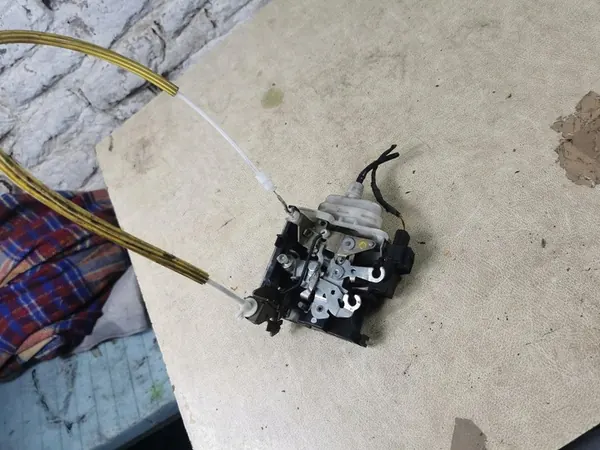 Fram Vänster Lås 8L1837015A Audi A3 8L image 5