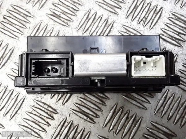 Volvo S40 näyttöruutu OEM 30797719 - Käytetty image 4