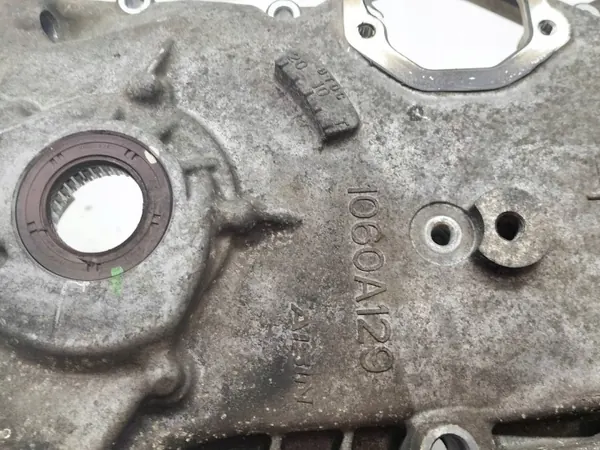 Couvercle de pompe à huile OEM 1060A129 Mitsubishi ASX image 3