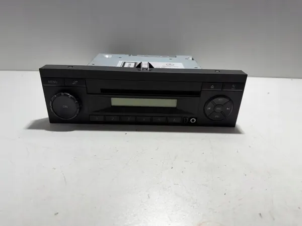 Radio Mercedes OEM A0004467562 - Estado usado image 2