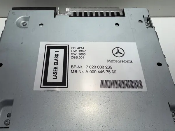 Radio Mercedes OEM A0004467562 - Estado usado image 3