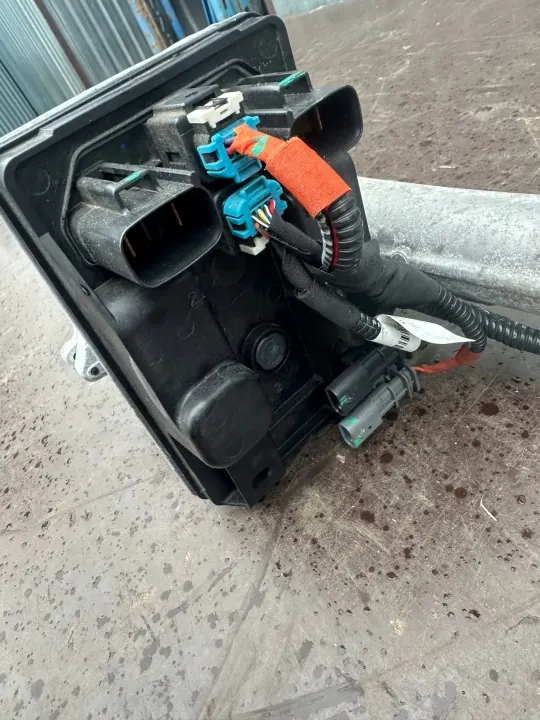Tesla Lenkgetriebe 1044831-00-J - Gebrauchtes OEM-Teil image 4