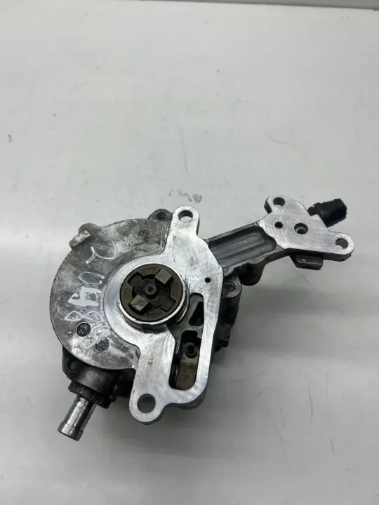 Polttoainepumppu OEM 038145209M Skoda Superb I 1.9L Diesel image 2