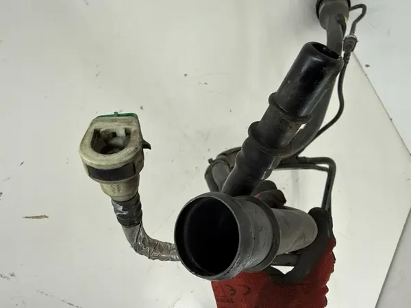 Bouchon de remplissage OEM 84184156 pour Chevrolet Camaro image 6