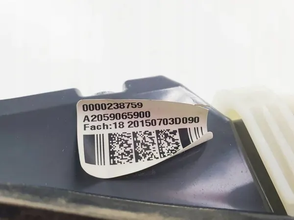Linker achterlicht Mercedes C-Klasse W205 2015 A2059065900 image 2