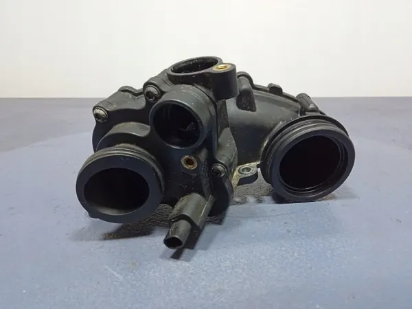 Termostaatti Audi A7 C8 3.0 TDI OEM 059121111DL image 2