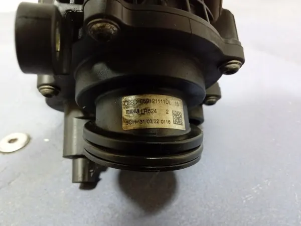 Termostaatti Audi A7 C8 3.0 TDI OEM 059121111DL image 6