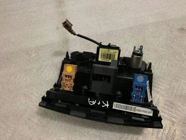 Kia Sorento 2012 USB-Anschluss OEM 933002P030 image 4