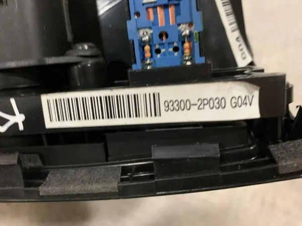 Kia Sorento 2012 USB-Anschluss OEM 933002P030 image 5