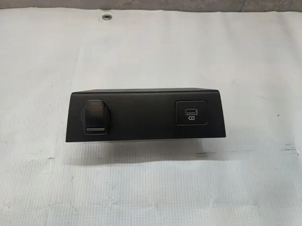 OEM 280239782R Porta USB e Tomada 12V para Dacia Sandero image 2