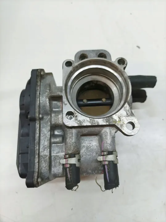 Corps de papillon OEM 2203023010 pour Toyota Yaris II image 3