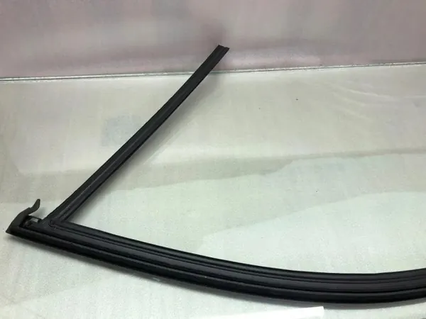 Junta ventana puerta delantera derecha OEM 32237972 Volvo image 3