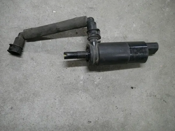 BMW Ruitensproeierpomp 8377613 image 2