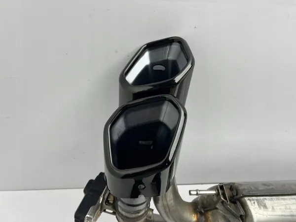 BMW XM G09 Pakoputken Vaimennin OEM 5A6A4A6 image 5