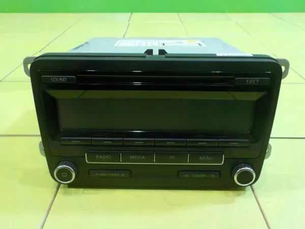 Radio VW Golf VI usado OEM 1K0035186AA image 2