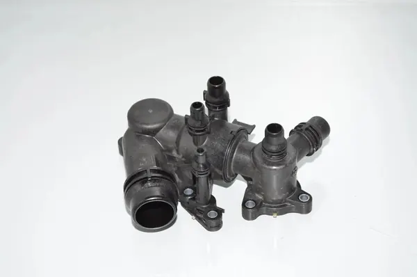 Carcasa de termostato BMW X5 3.0L 2021 OEM 11538596115 image 3