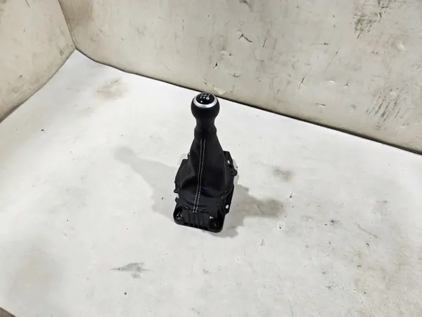 Toyota OE Gaine de levier de vitesse OEM 33530-K0010 image 2