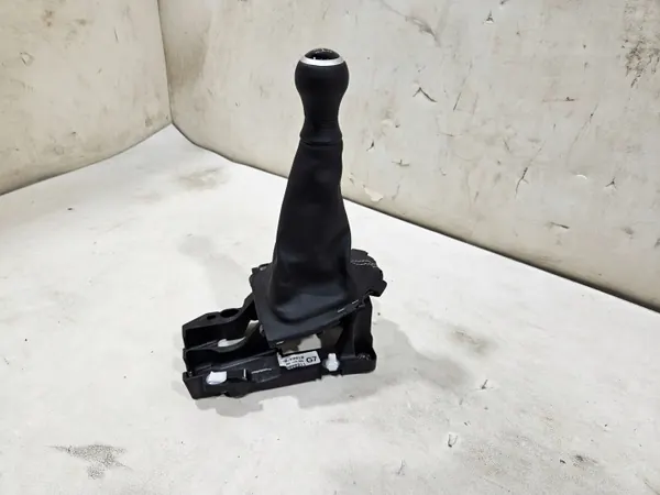 Toyota OE Gaine de levier de vitesse OEM 33530-K0010 image 6
