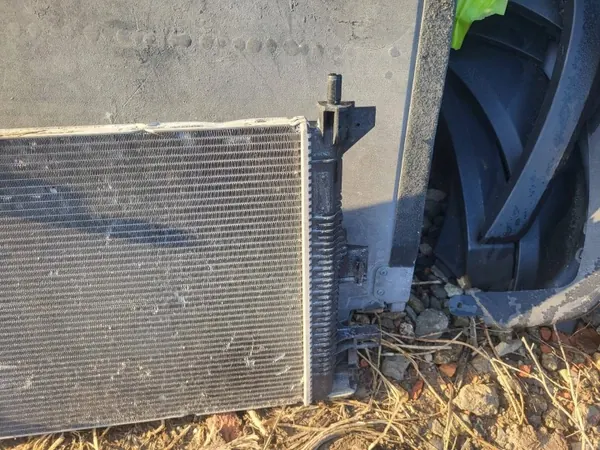 Ford Transit Wasser-Kühler OEM MC2328 - Gebraucht image 3
